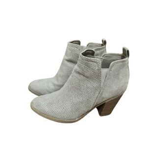 Taupe Universal Thread booties